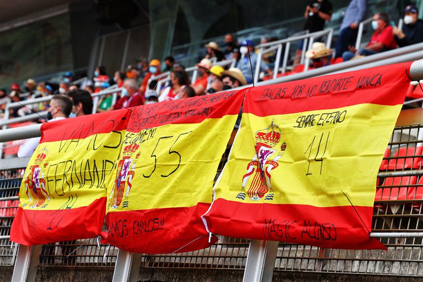 F1 fans and flag